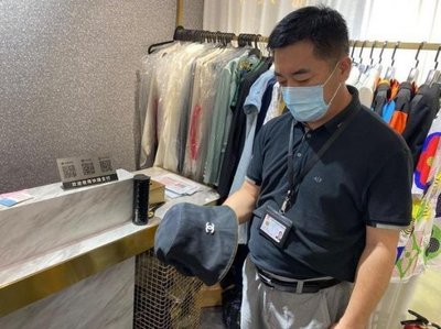 南山四商家因銷售假冒LV、Gucci產品被立案調查，市場調查揭示仿冒品流通隱憂